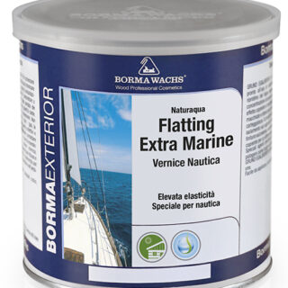 FLATTING Applicazione di flatting incolore base acqua su superficie in legno chiaro